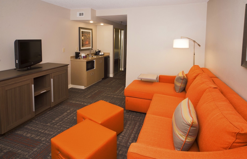 Hampton Inn & Suites Valdosta Conference Center - photo 9
