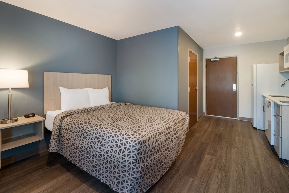 WoodSpring Suites East Lansing University Area - photo 13