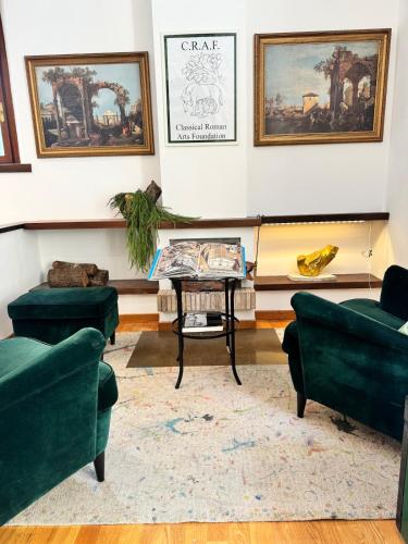 Villa Classical Roman Art Monteverde with Garden — 5-Star Luxury Hotel in Rome, Italy