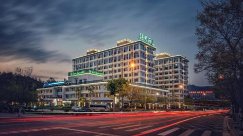 Green Season Hotel — 4-Star Luxury Hotel in Lishui, People's Republic of China