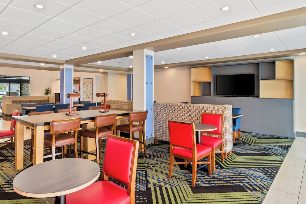 Holiday Inn Express & Suites Jacksonville SE Med Ctr Area by IHG - photo 45
