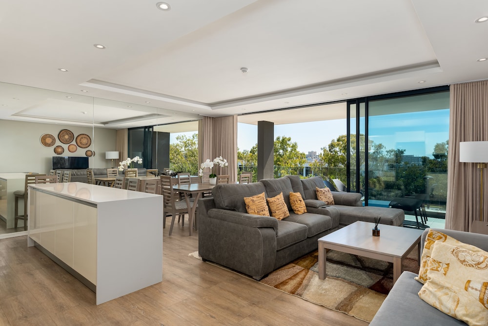 The Warwick 306
