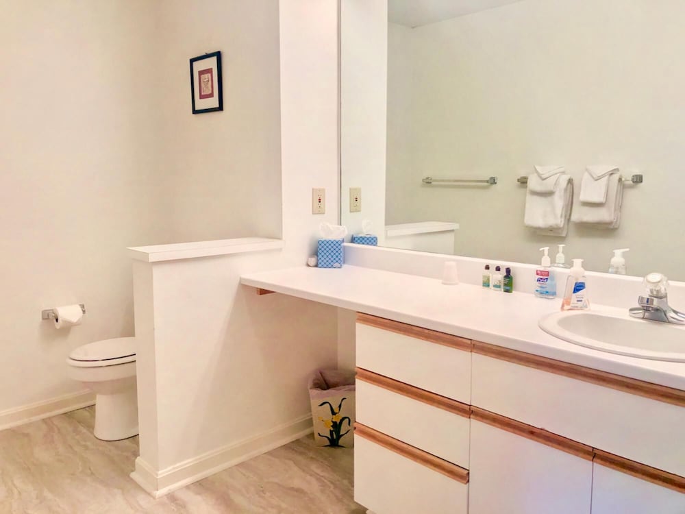 F3 Fairway Village Condo with great mountain views 8 minute walk from Omni Mount Washington Hotel - photo 3
