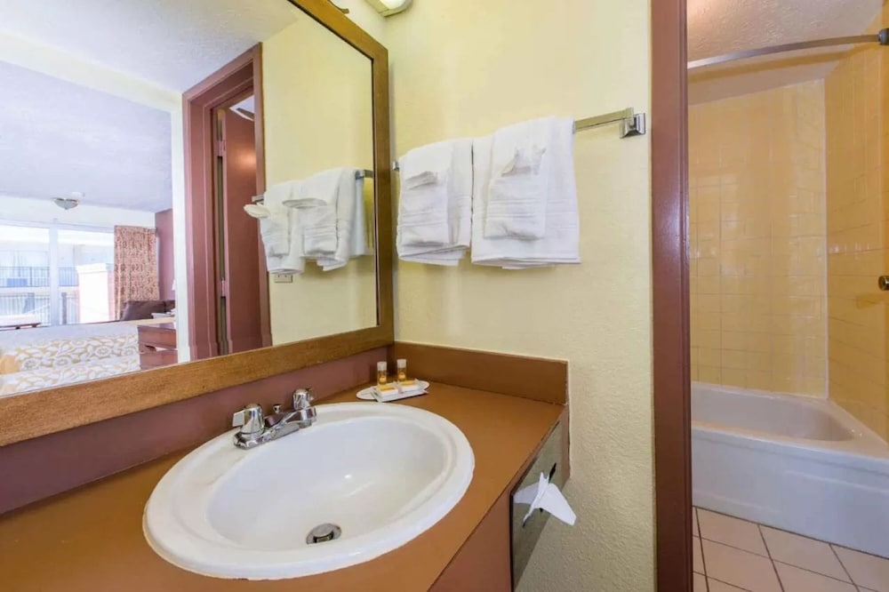 Knights Inn Frankfort - photo 12