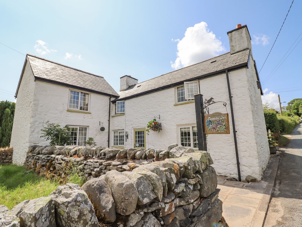 Neuadd Wen — hotel in Derwen