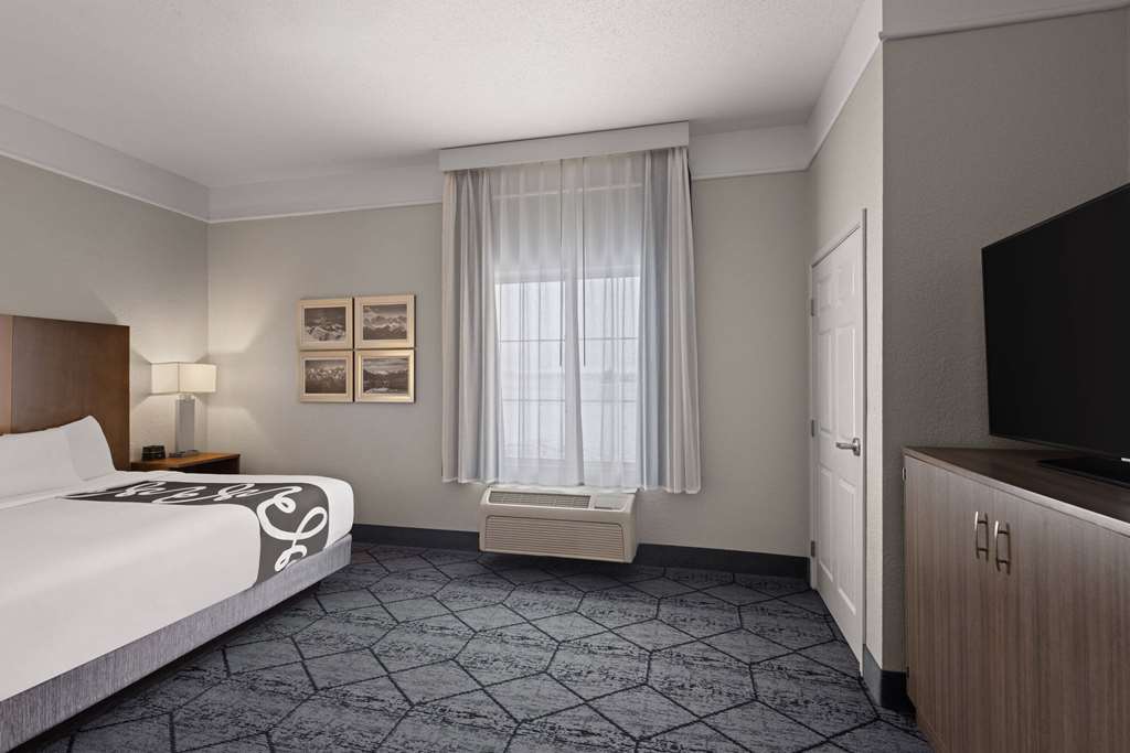 La Quinta Inn and Suites by Wyndham at WaTiki Waterpark - photo 36