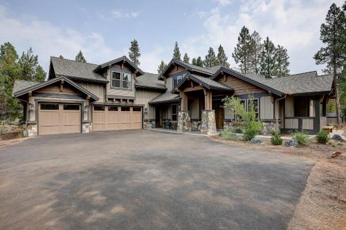 Caldera Luxury Lodge — 4-Star Luxury Hotel in Sunriver, United States