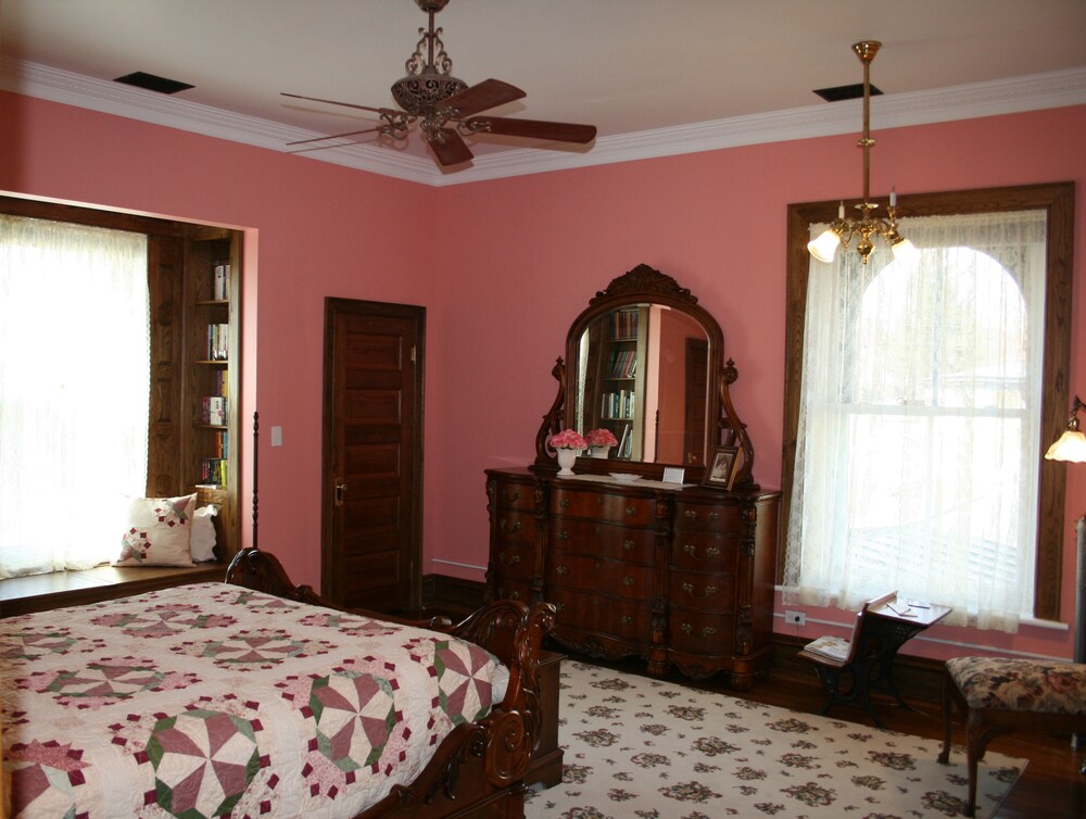 The Carriage House Inn Bed & Breakfast - photo 3