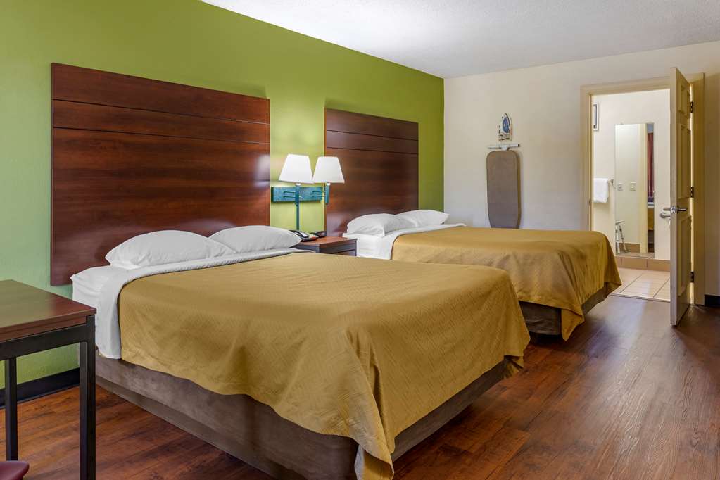 Econo Lodge Fayetteville I 95 - photo 8