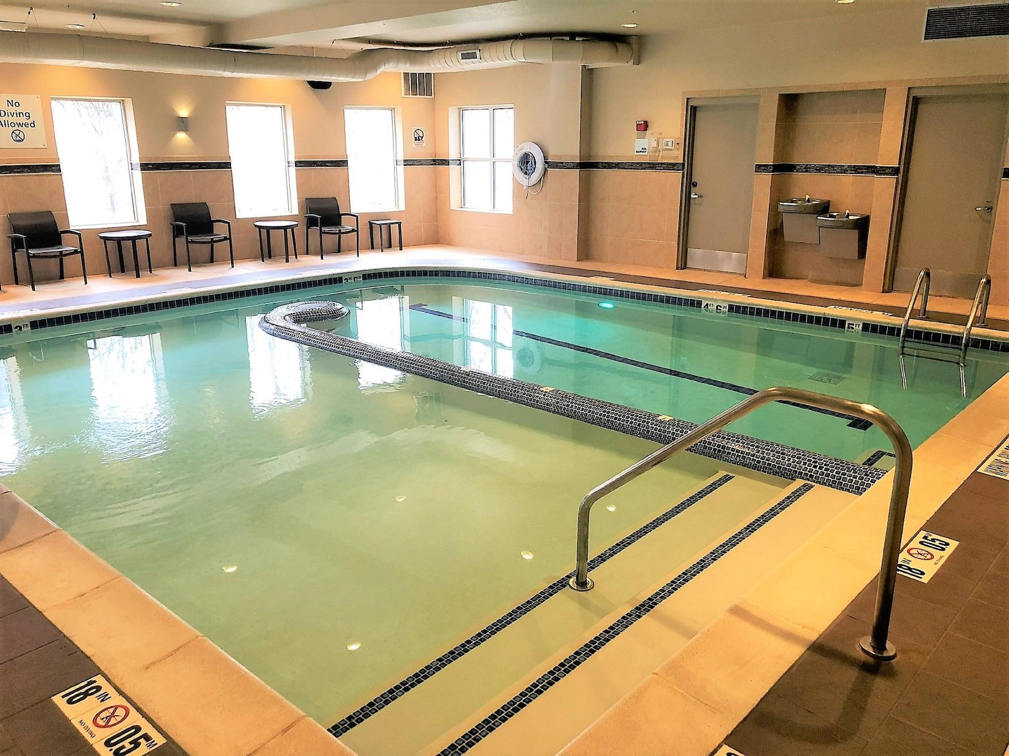 Holiday Inn Express & Suites Plymouth Ann Arbor Area by IHG - photo 2