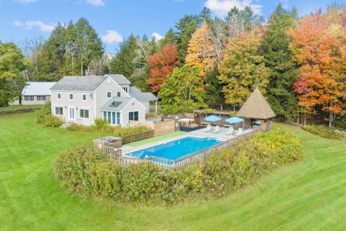 Vermont Retreat with private pool and tennis court in Wilmington, United States