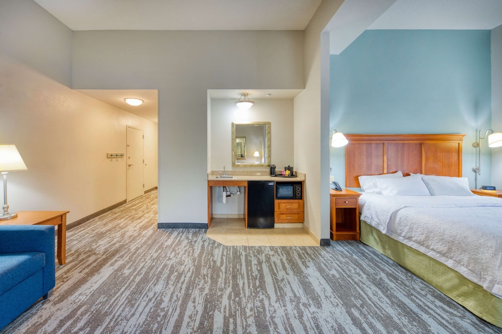 Hampton Inn Wilmington University Area Smith Creek Station - photo 39