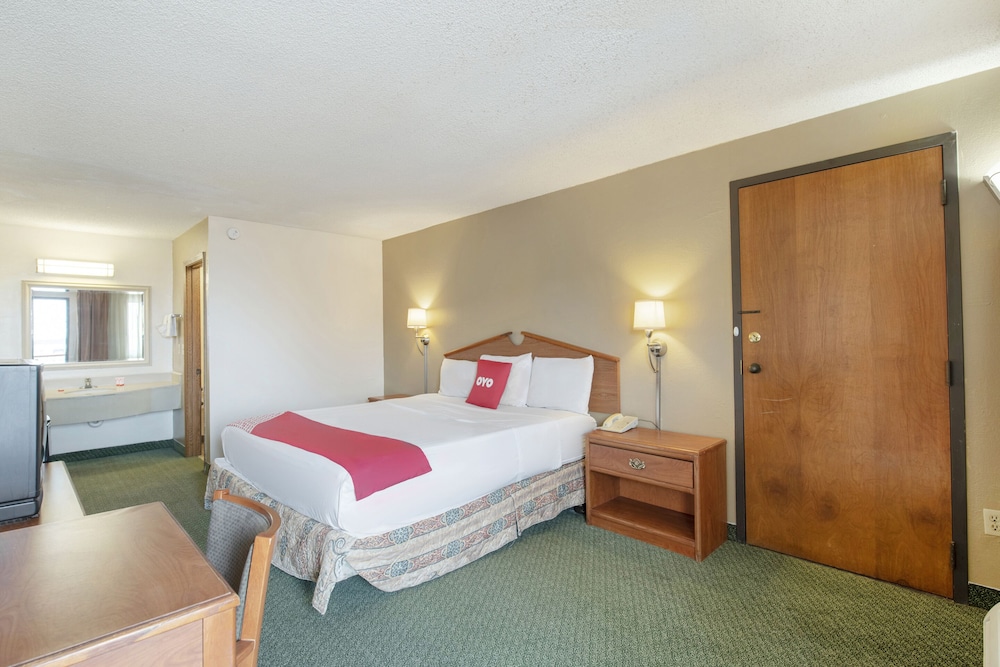 OYO Hotel Tulsa International Airport - photo 3
