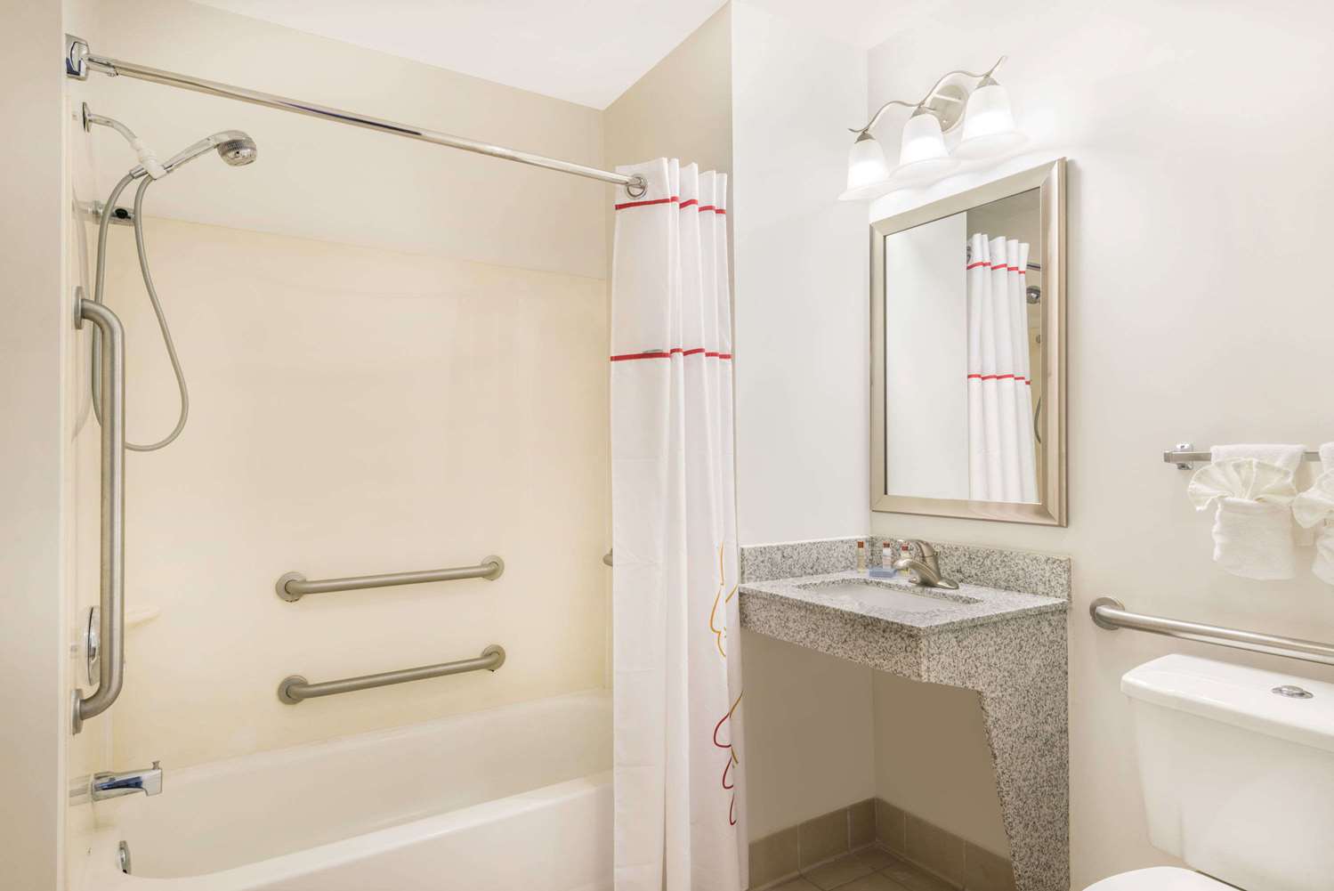 Hawthorn Suites by Wyndham Louisville North - photo 18