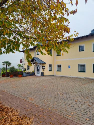 Zur Turmstube — hotel in Dossenheim