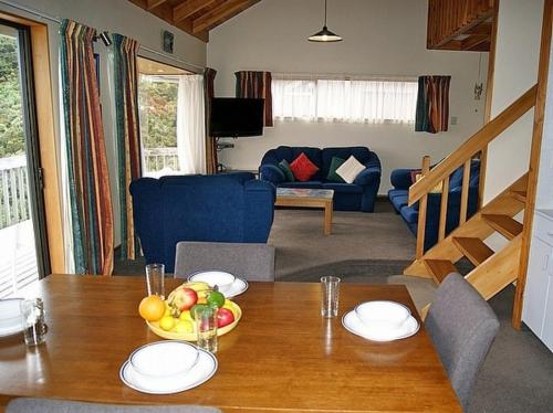 Bush Henge Tata Beach Holiday Home — 4-Star Luxury Hotel in Takaka, New Zealand