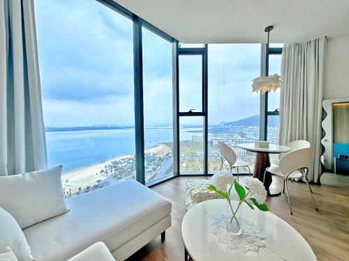 SamSet Corner Seaview Studio A La Carte Ha Long Bay — 4-Star Luxury Hotel in Ha Long, Vietnam