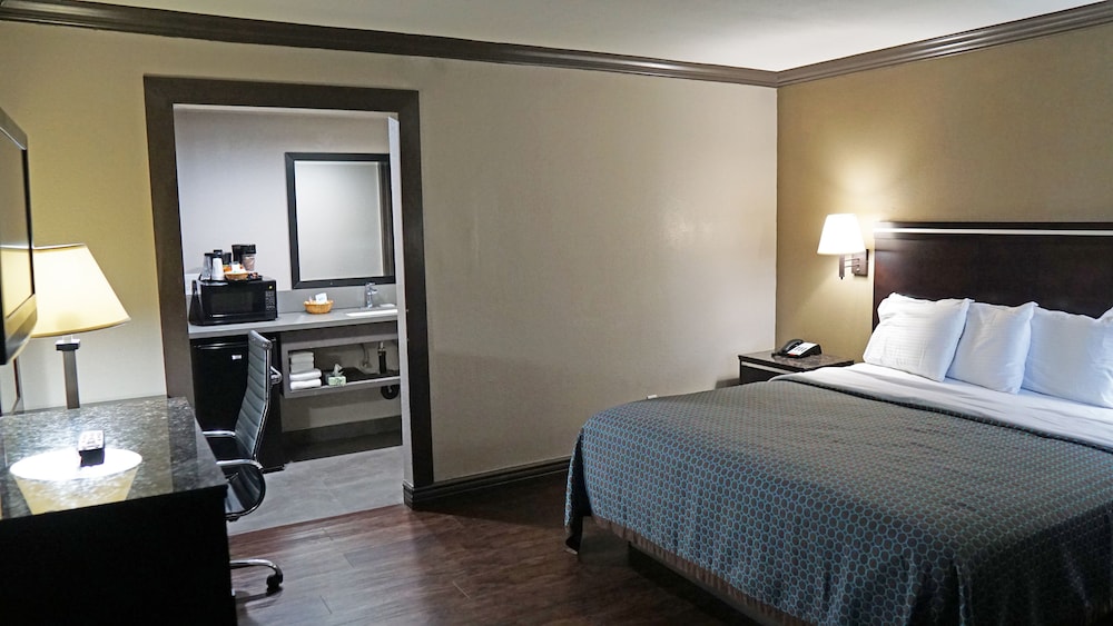 Hawthorne Plaza Inn - photo 9