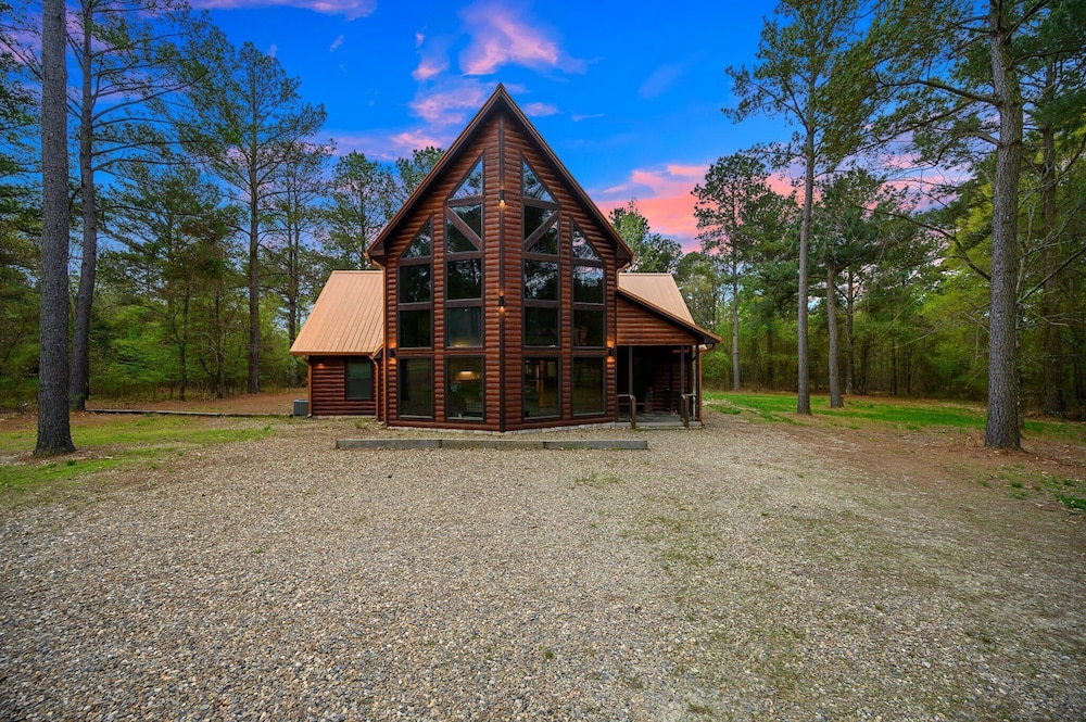 Sugar Daddy Cabin for 13 — 5-Star Luxury Hotel in Broken Bow, United States