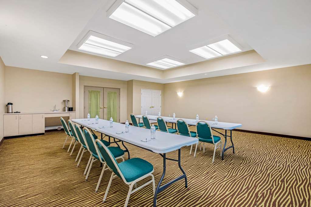 La Quinta Inn & Suites by Wyndham Corpus Christi Northwest - photo 48