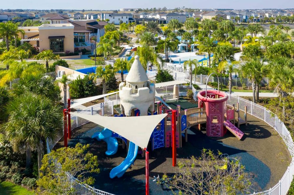 Upstay Solara Resort Retreat w Pool and Hot Tub - photo 47