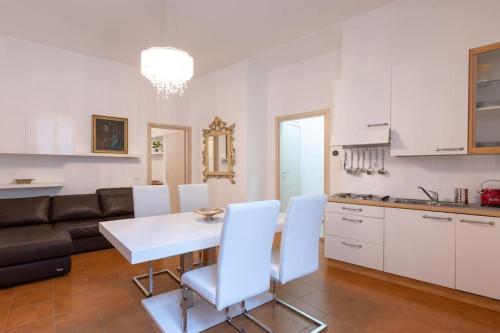 Central Apartment de Angeli Charm Residence — 4-Star Luxury Hotel in Milan, Italy