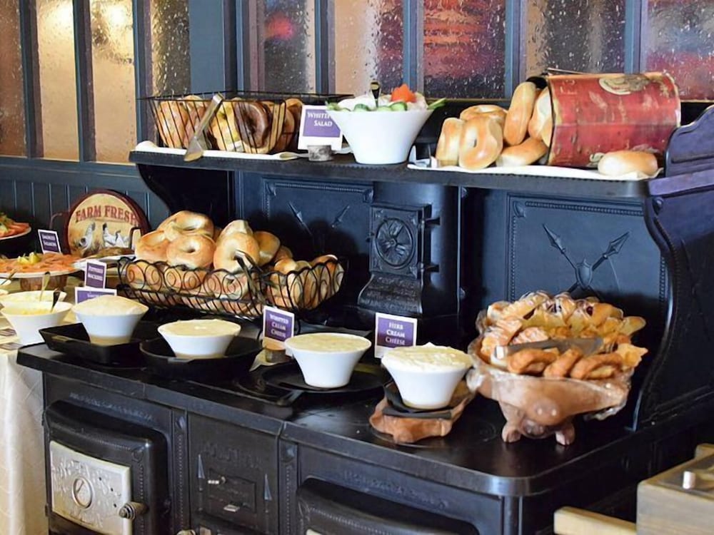Normandy Farm Hotel and Conference Center - photo 19
