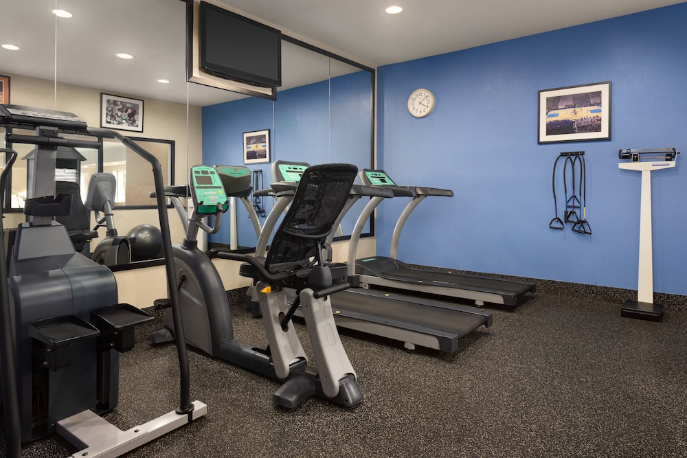 Holiday Inn Express Hotel & Suites Edmond by IHG - photo 42