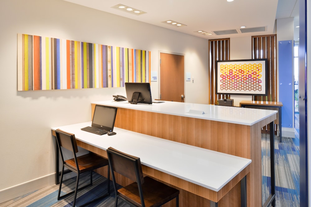 Holiday Inn Express & Suites Madison by IHG - photo 30
