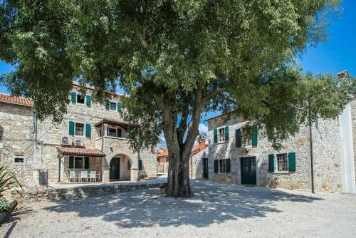 Villa Antonci 18 pool 3 houses jacuzzi private territory — 4-Star Luxury Hotel in Porec, Croatia