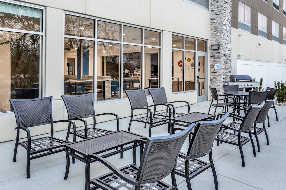 Holiday Inn Express & Suites Hammond by IHG - photo 29