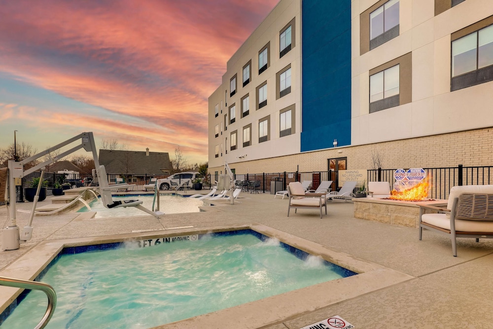 Hampton Inn & Suites Weatherford - photo 70