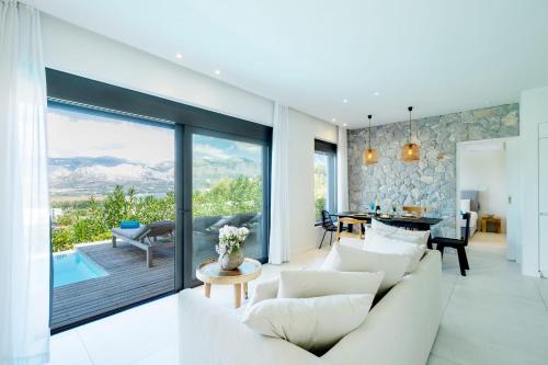 Villa Euphoria — 4-Star Luxury Hotel in Monastiraki, Greece
