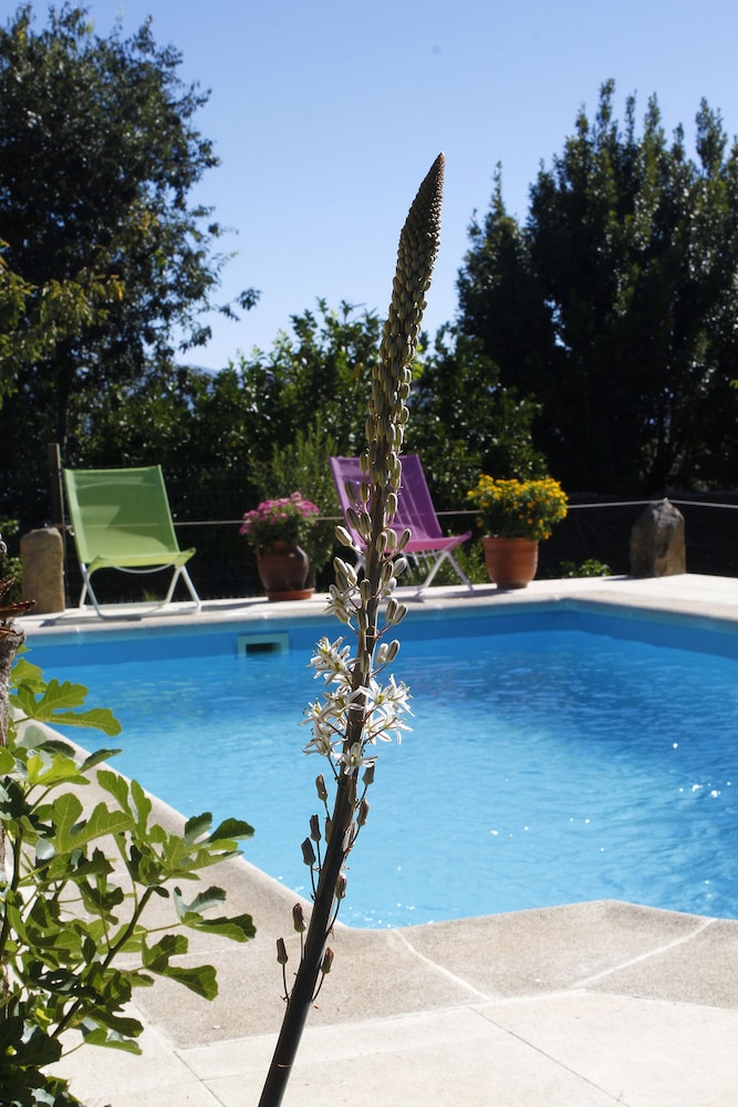 Apartamentos La Solana de Monfragüe — 4-Star Luxury Hotel in Malpartida De Plasencia, Spain