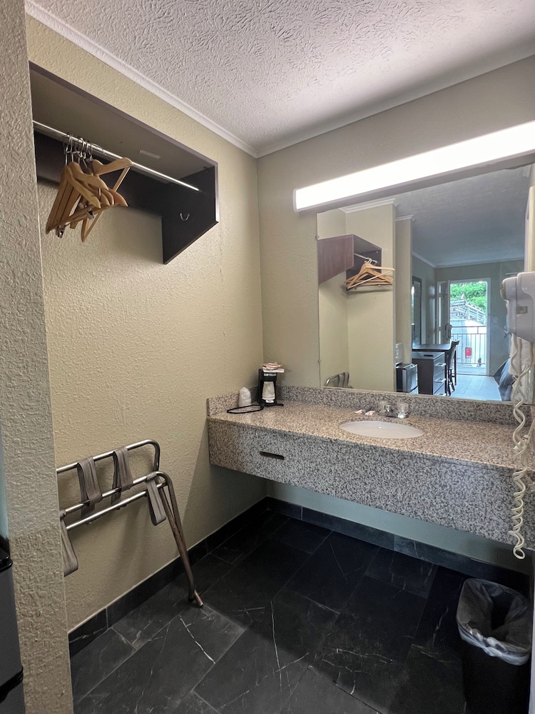 Travel Inn Kingsport - photo 29