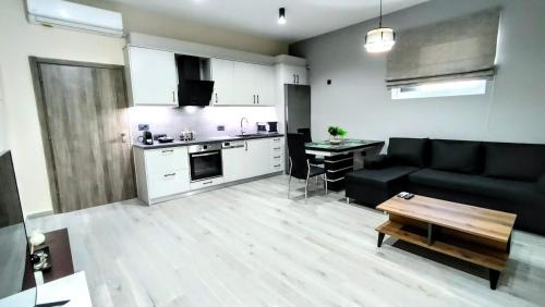Theo's house — 4-Star Luxury Hotel in None, Greece