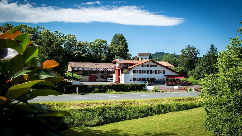 Ur Hegian - carbon neutral hotel in Espelette