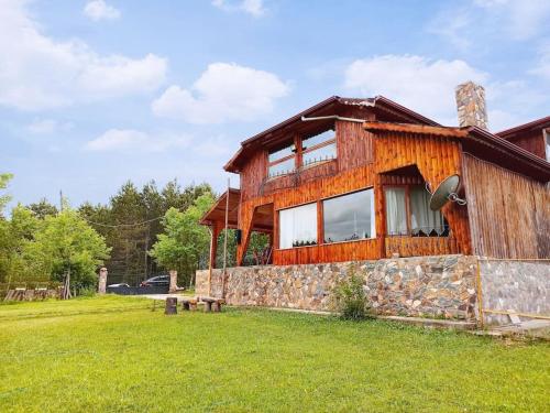 Petunya Orman Evi — Mengen