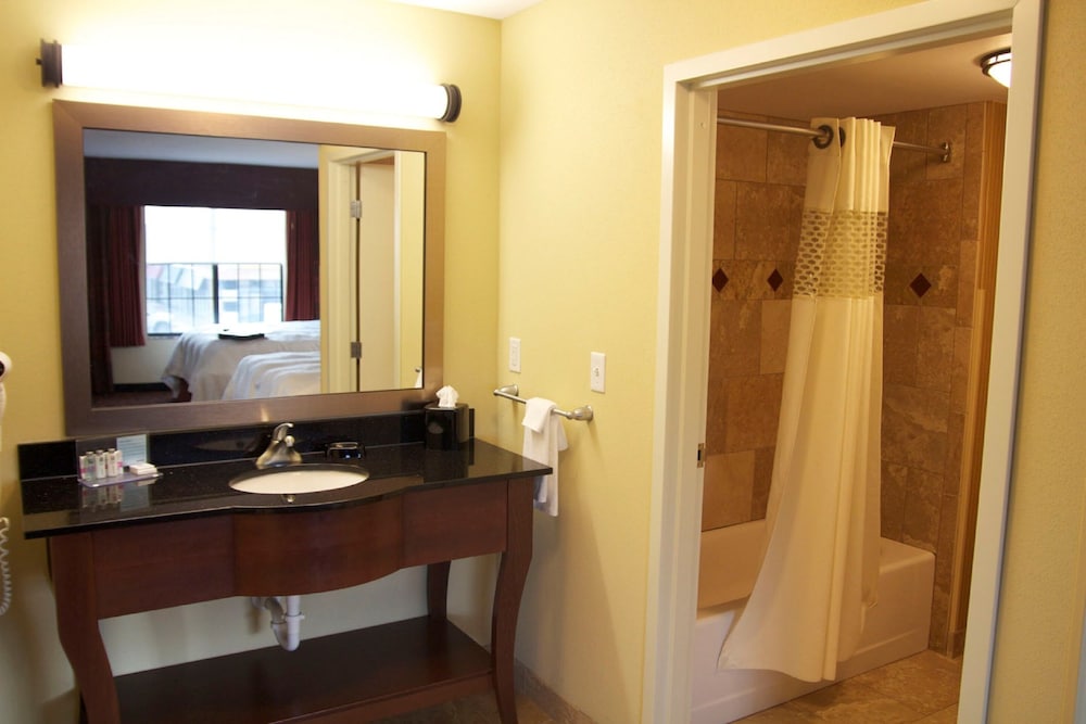 Hampton Inn & Suites Watertown - photo 58