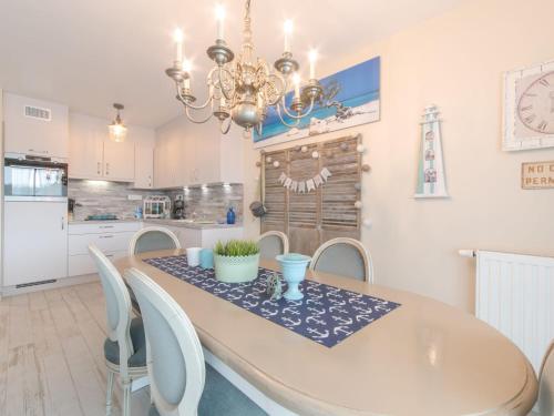 Apartment L'esperance D'autrefois by Interhome — 4-Star Luxury Hotel in Bredene, Belgium
