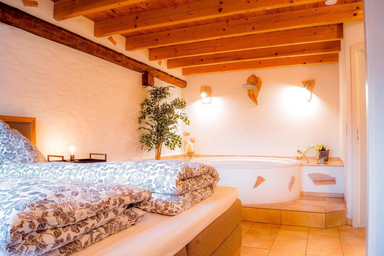 Besondere Ferienwohnung Spirit auf idyllischem Reiterhof nahe Burg Eltz — 4-Star Luxury Hotel in Muenstermaifeld, Germany