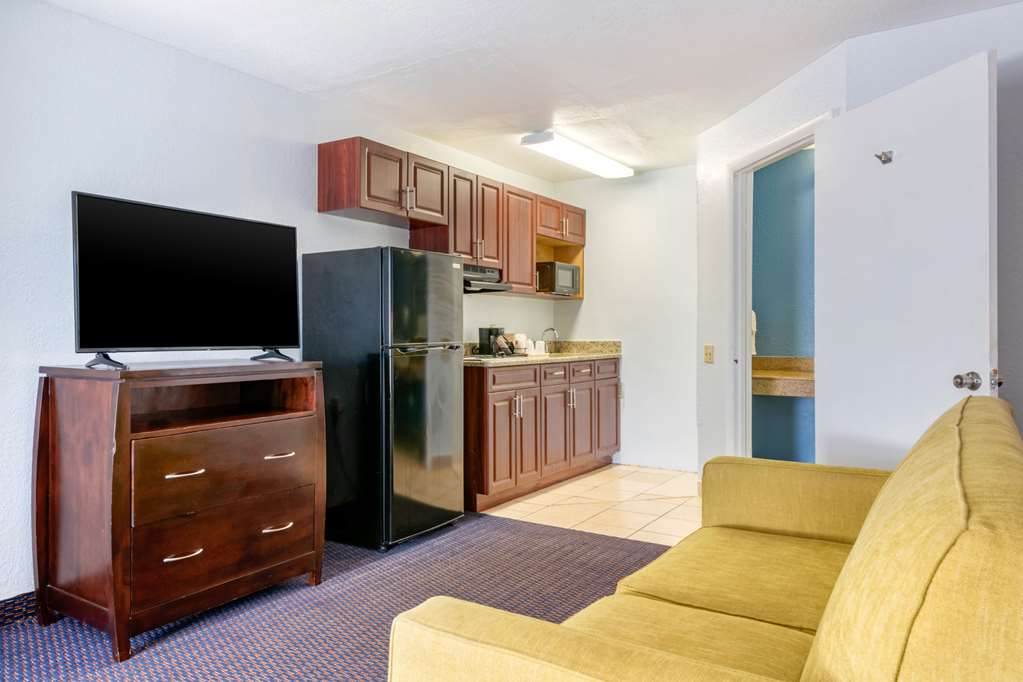 Quality Inn Sarasota North Near Lido Key Beach - photo 31