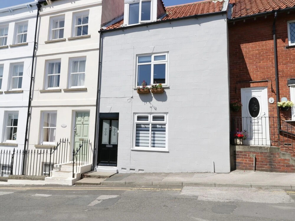 Quaint Fishermans Cottage 2 Bed with Sea Views