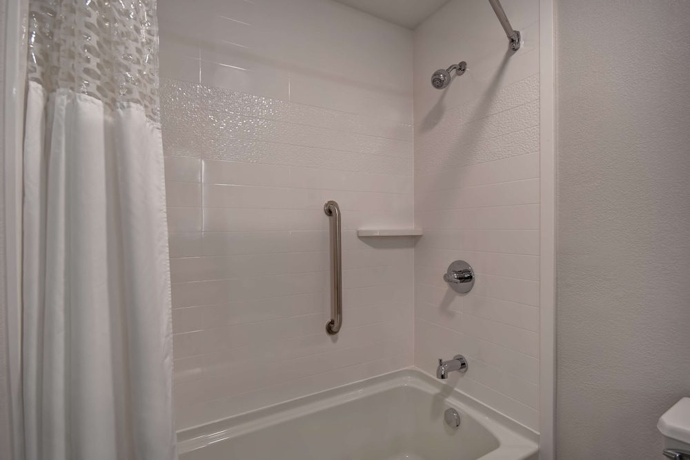 Hampton Inn Potomac Mills Woodbridge - photo 23