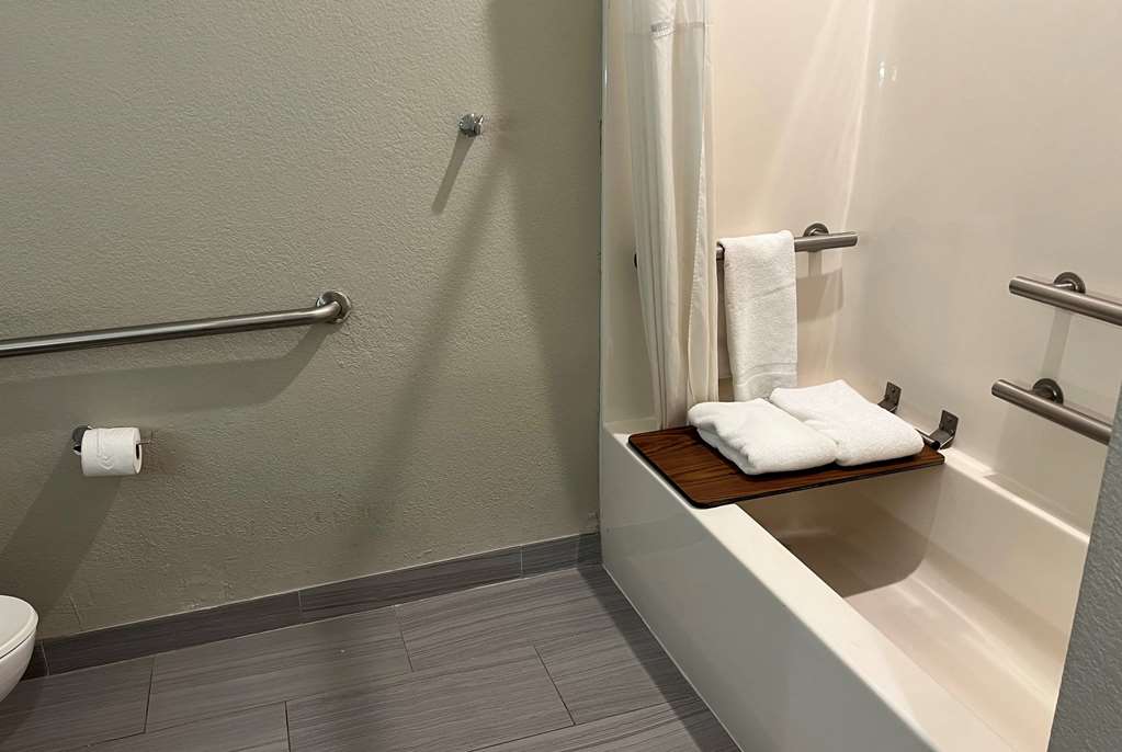 Days Inn by Wyndham near Kansas Speedway - photo 23
