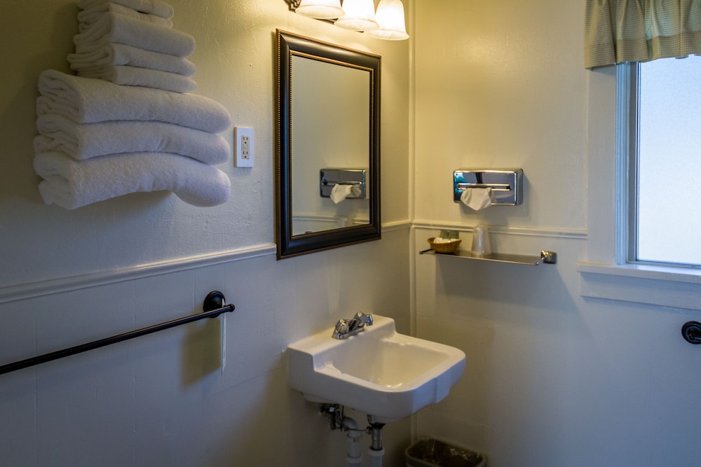 Green Gables Motel & Suites - photo 44