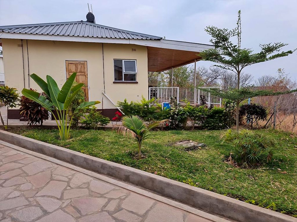 Sunset Lakeview Lodge — 4-Star Luxury Hotel in Kariba, Zimbabwe