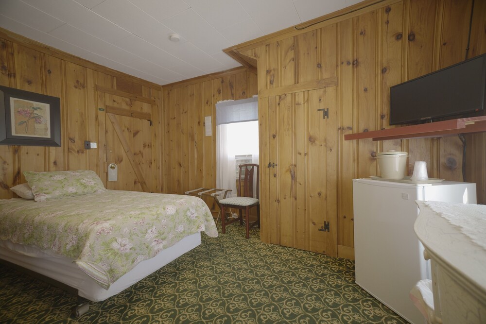 Betty Doon Hotel - photo 22