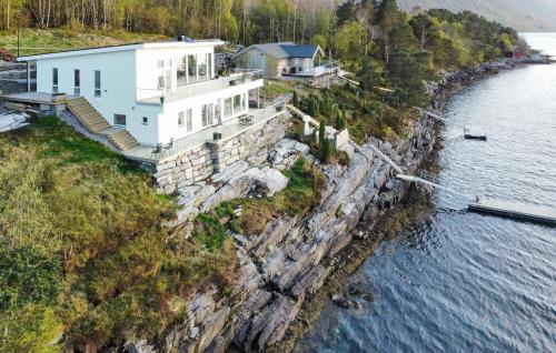 Solhavn — 4-Star Luxury Hotel in Eidsvag, Norway