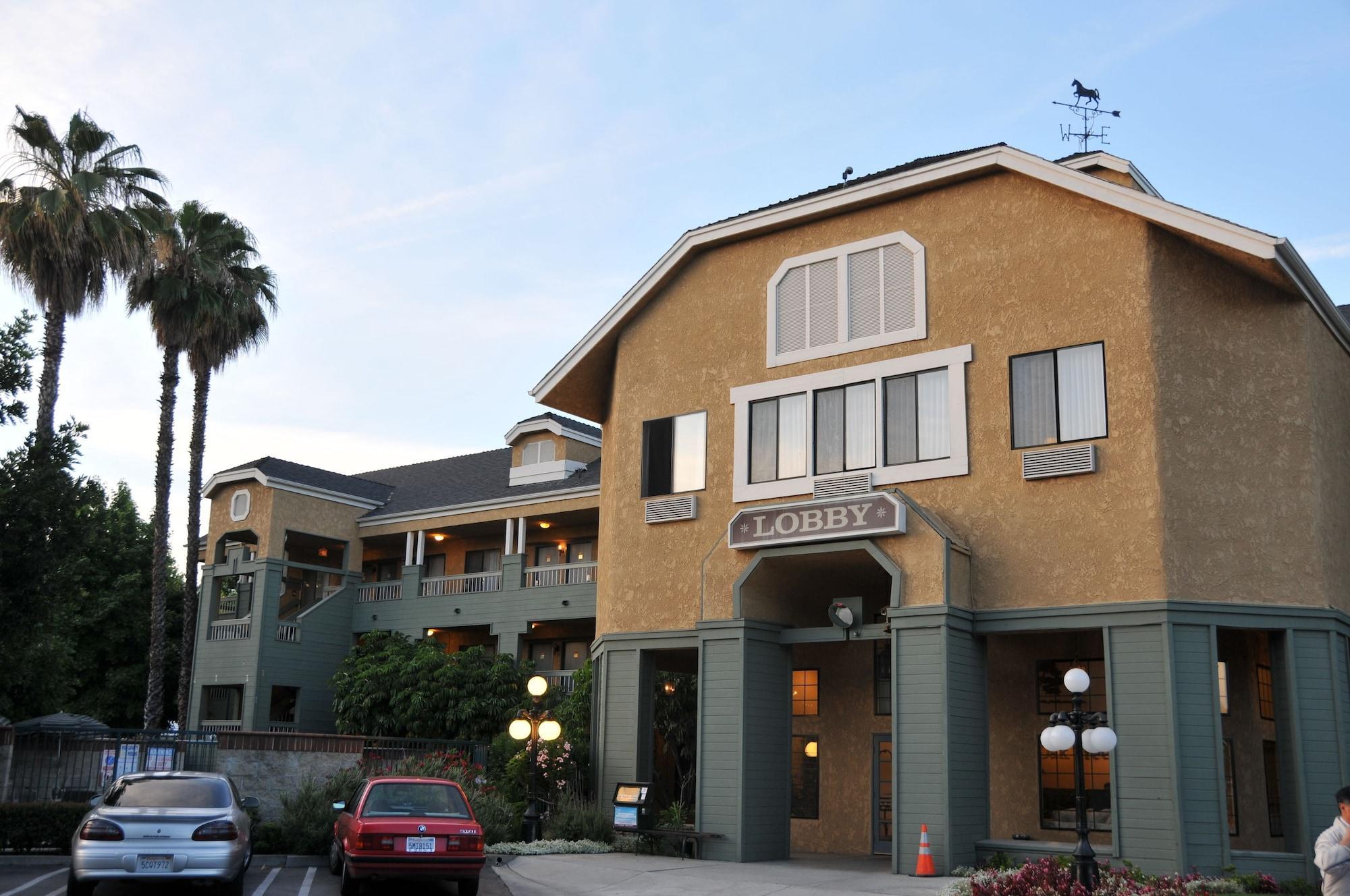 Oak Tree Inn — hotel in Monrovia